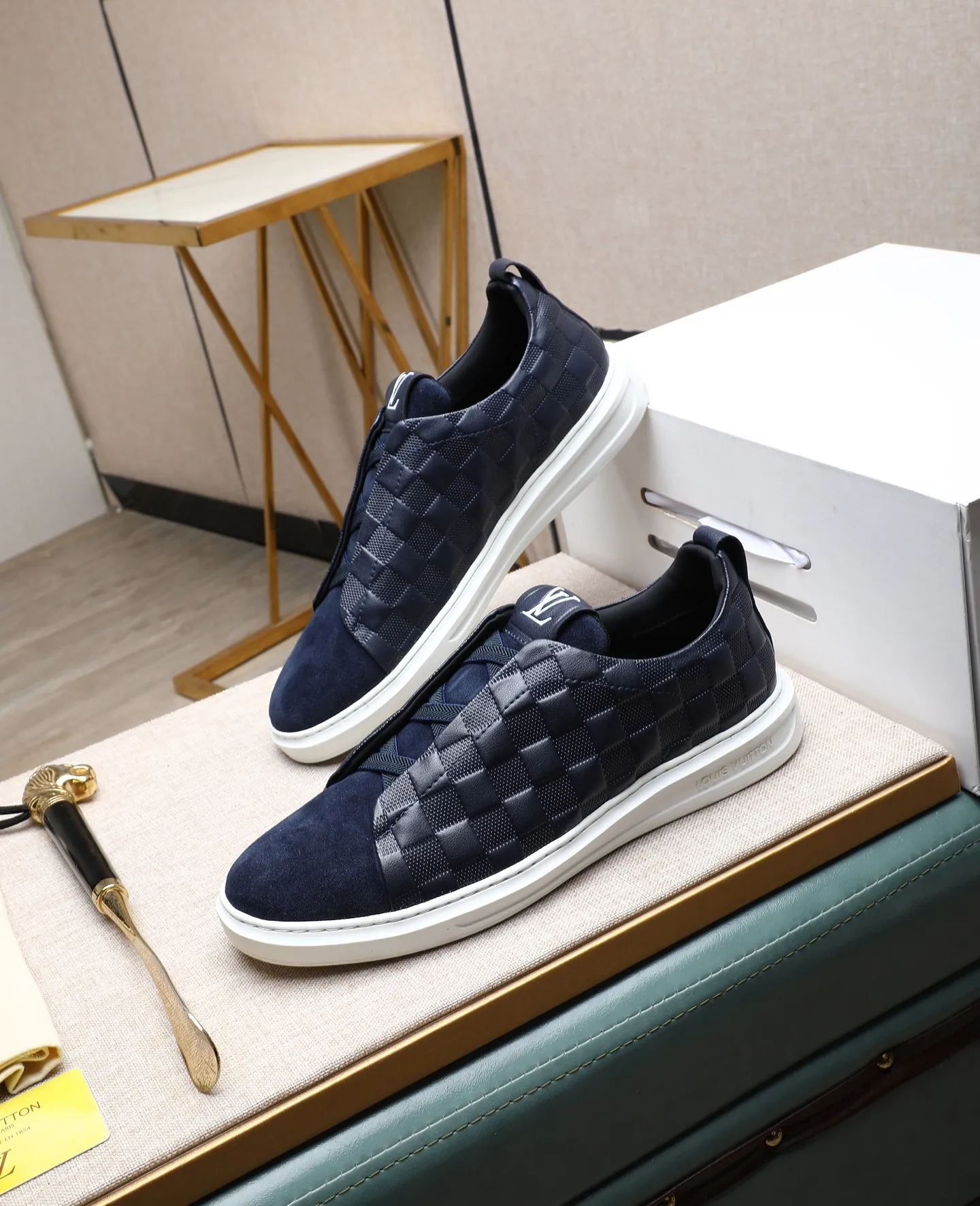 Men's shoes 💰460 【LOUIS VUITTON】Louis Vuitton 2 new products 👟Milan fashion show style 🇰🇾🇰🇾LV family logo, celebrity style, a must-have for fashionistas ⚠️Imported materials ➕Cow leather ➕Breathable leather lining ➕Special outsole 👞Number 38-44 (45 46 custom-made)